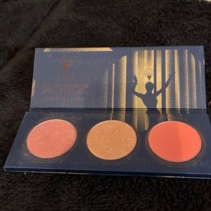 Zoeva Premiere Blush palette 
Multi color palette 
Never used
